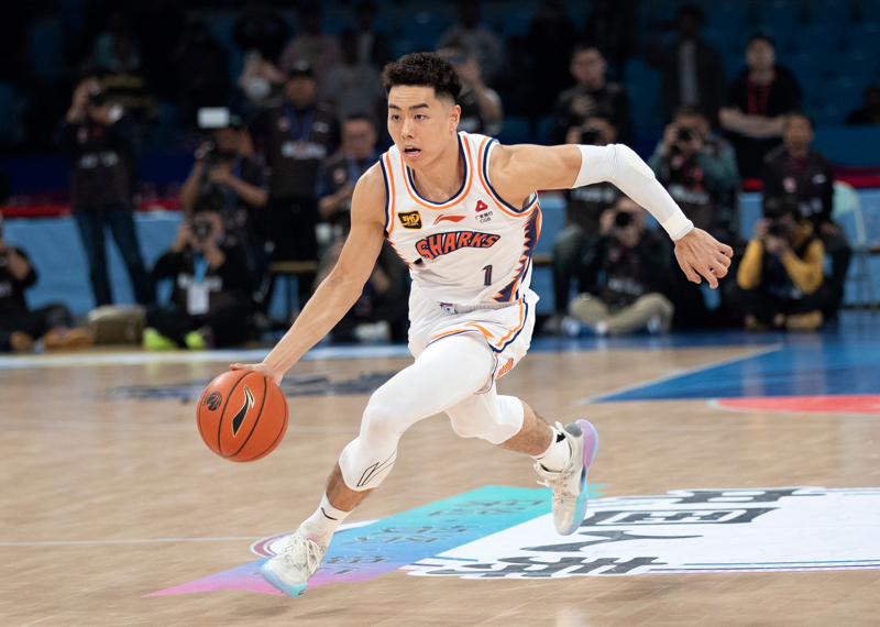 上海久事发布备战花絮，今夜临场应变，欧篮联任务艰巨，身体对抗强度拉满的简单介绍