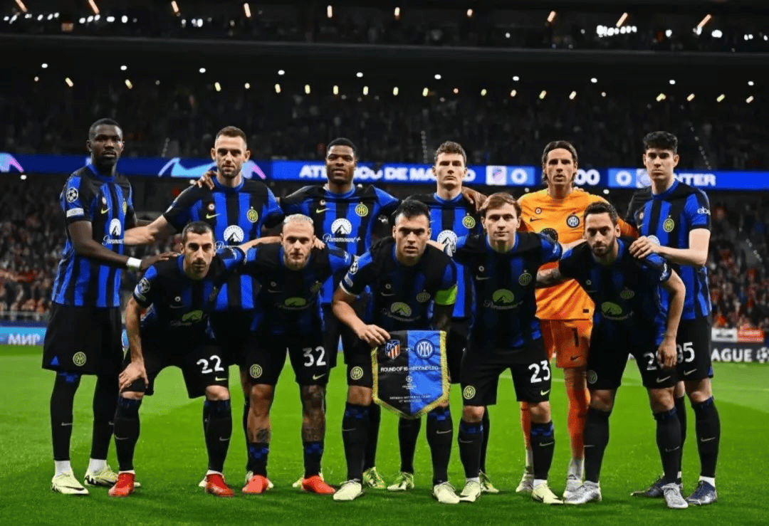 随机-包含犹他爵士迎欧冠关键赛；国际比赛日伤情更新；气氛紧张；赛季目标并未改变的词条